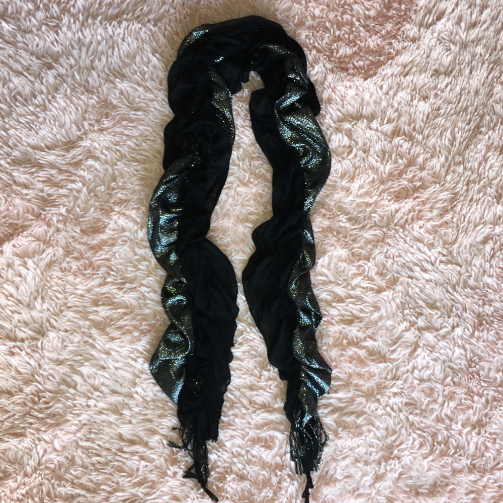 3-Piece Boutique Winter Scarf Bundle · Braided Knit, Shimmer & Patterned Styles - Picture 3 of 12